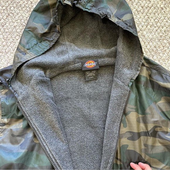 Dickies Camo Jacket size large hooded fill zip pockets Sherpa interior - Picture 5 of 11